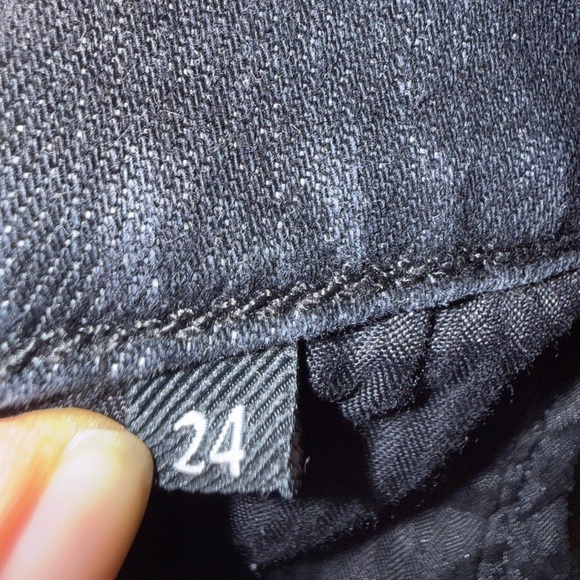 7 For All Mankind Women’s Black Demin Monroe High-Rise Cutoff Jean Shorts - Picture 5 of 12